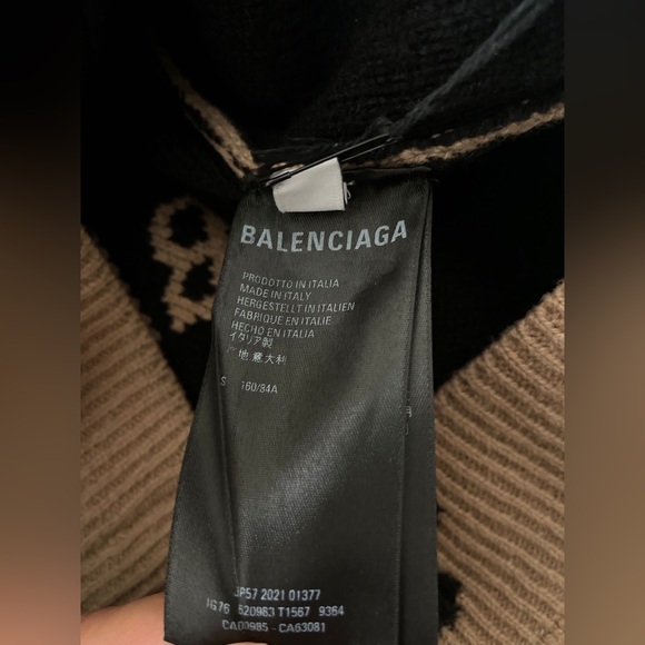 Brand new balenciaga sweater size small but fits loose - Picture 9 of 9
